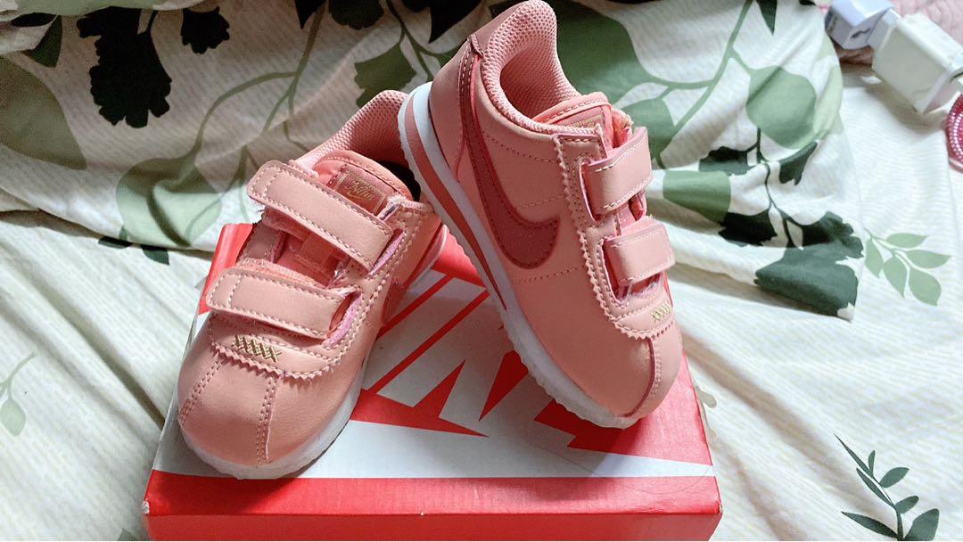 Nike cortez hotsell baby pink