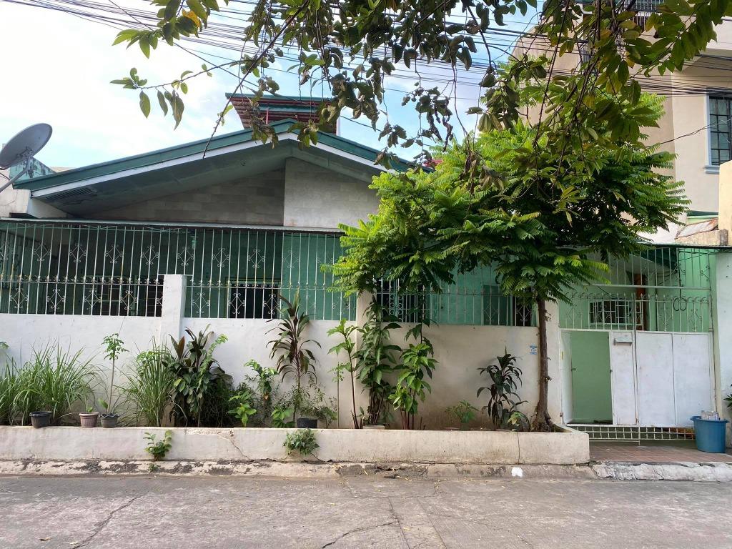 Pasig Ortigas Extension House for Rent with parking lot. Inside Village