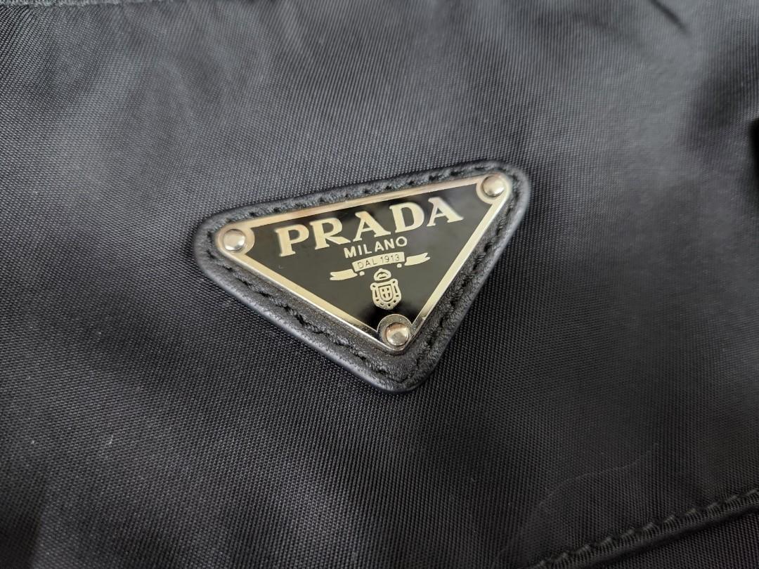 Prada Messenger Shoulder Bag, 男裝, 袋, 小袋- Carousell