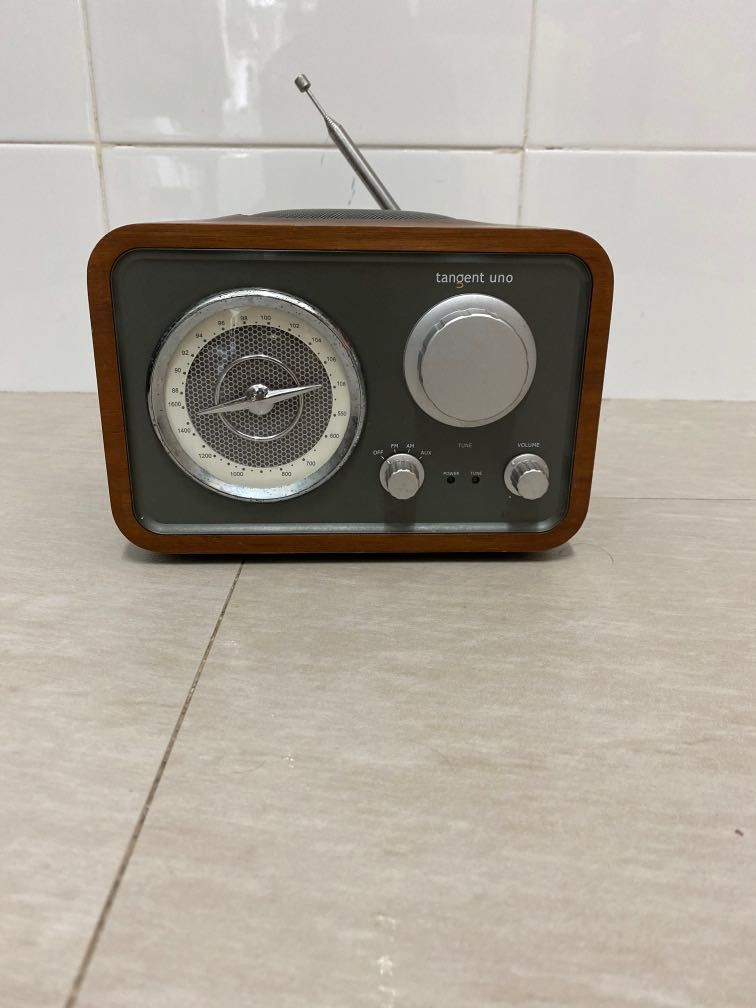 Radio vintage look, Audio, Soundbars, Speakers & Amplifiers on Carousell