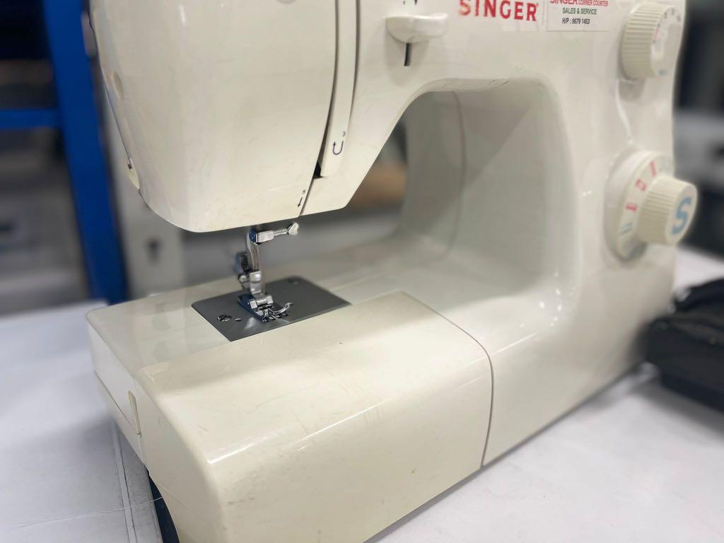 SINGER 2259 SEWING MACHINE Condition 8/10 110, Hobbies & Toys
