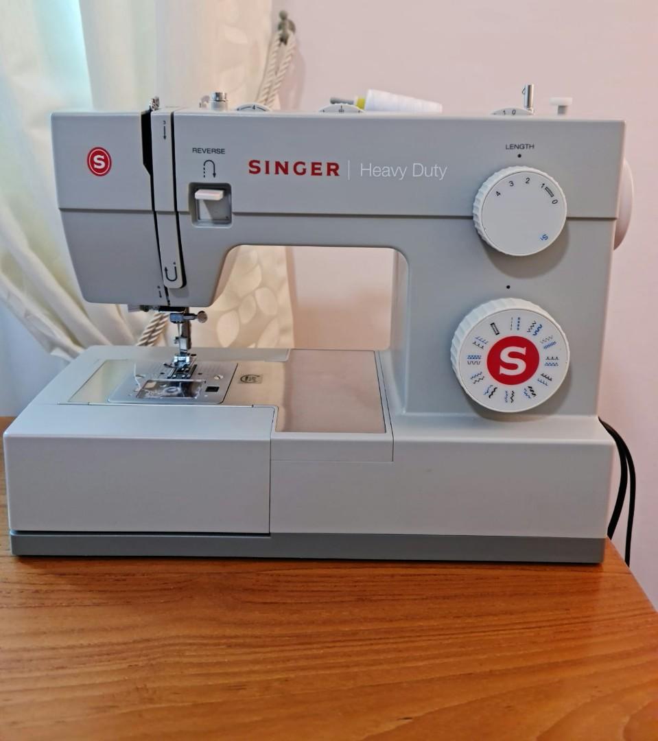 Singer 4423 Heavy Duty Sewing Machine, Hobbies & Toys, Stationery
