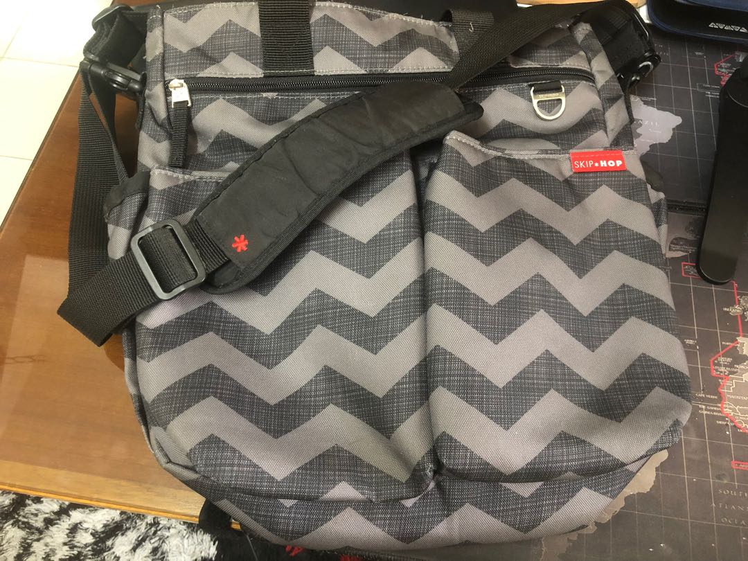 Skip hop sling discount bag