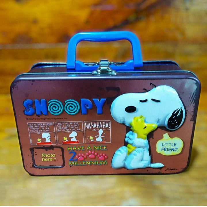 Snoopy tin lunch box, Toys & Collectibles, Mainan di Carousell