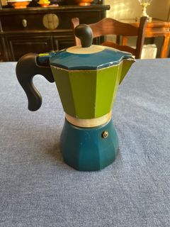 https://media.karousell.com/media/photos/products/2022/7/3/traditional_italian_coffee_mak_1656841144_e154a17e_thumbnail.jpg