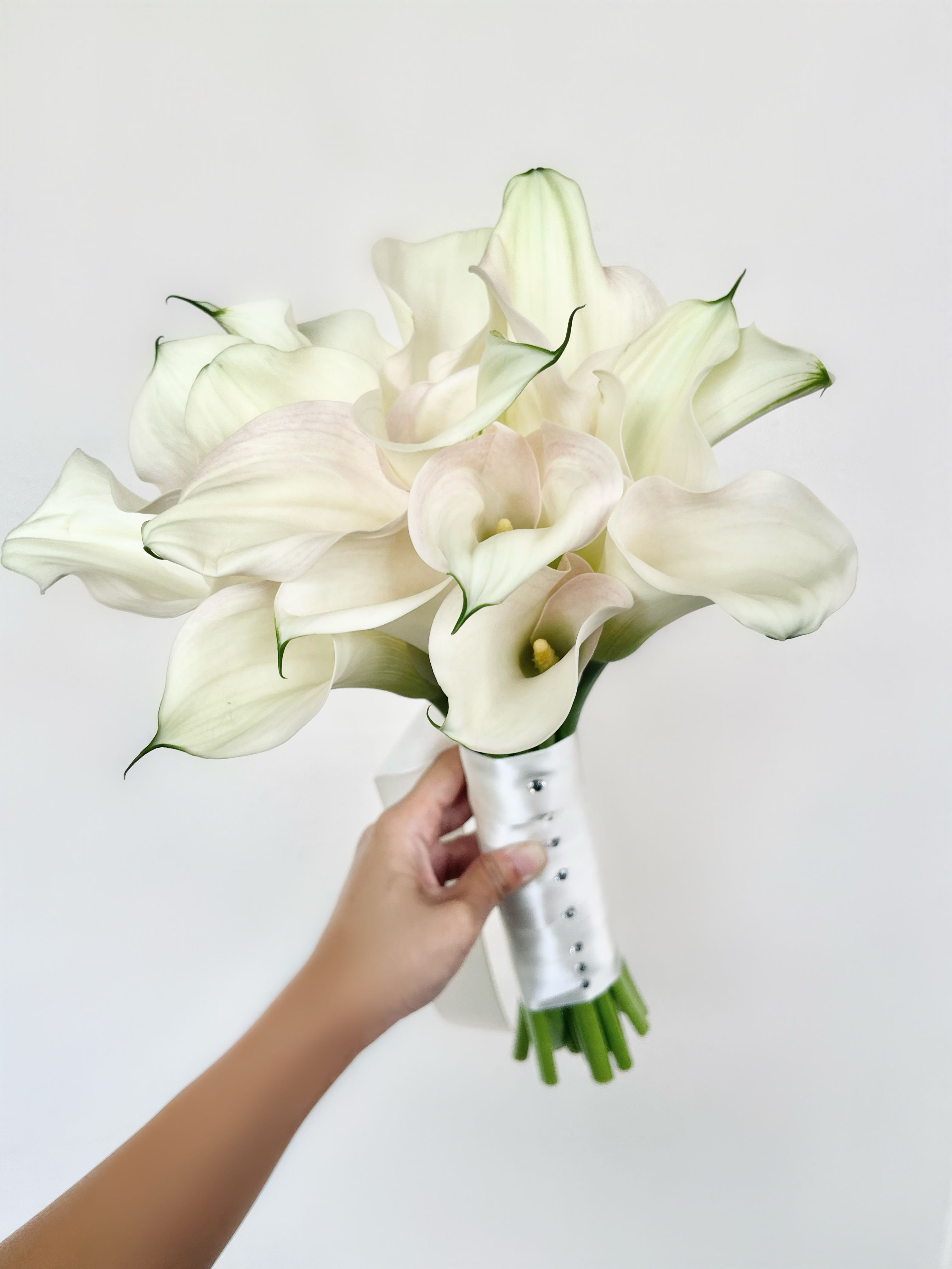 White 2024 lily bridal