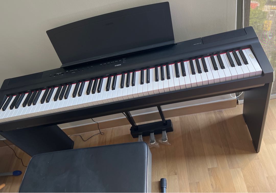 Yamaha P125 like new incl chair, Hobbies & Toys, Music & Media