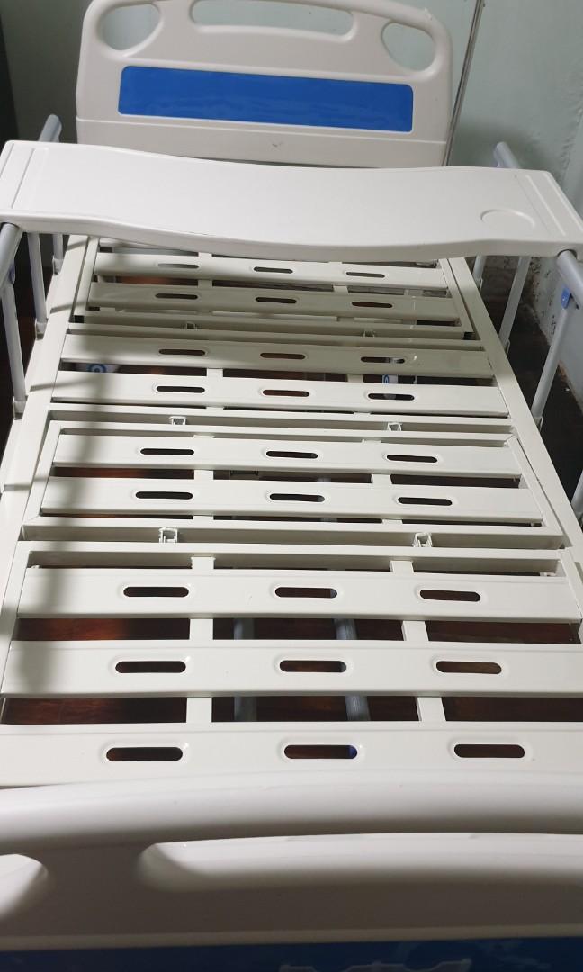 2nd Hand 2 Crank Hospital Bed, Furniture & Home Living, Furniture, Bed