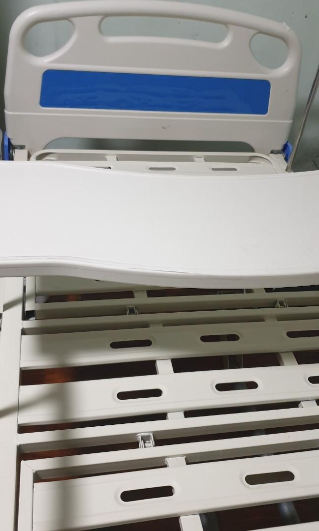 2nd Hand 2 Crank Hospital Bed, Furniture & Home Living, Furniture, Bed