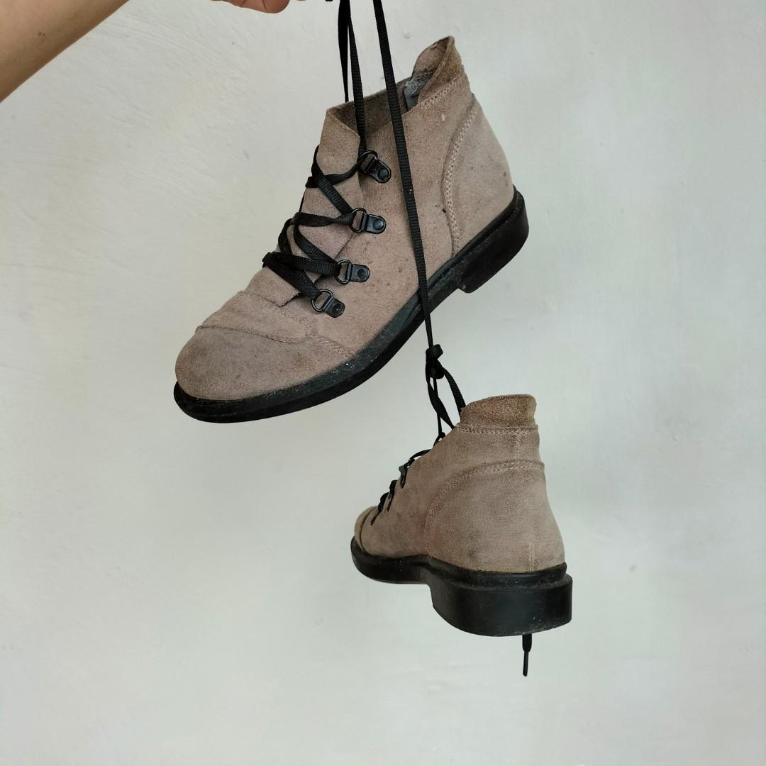 Cowgirl shoes deals not boots