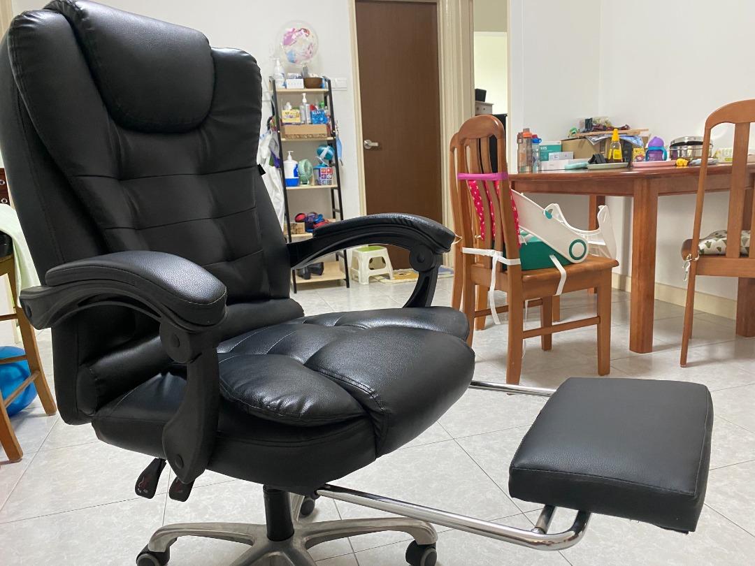 Boss chair on sale with leg rest
