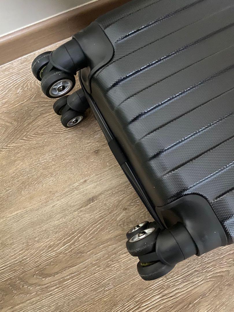 Brand new Bugatti 20” luggage sell 88 only, Hobbies & Toys, Travel