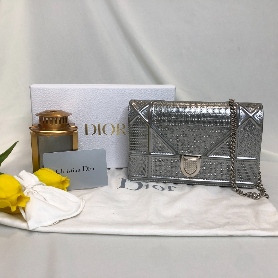Diorama wallet on chain metallic clearance
