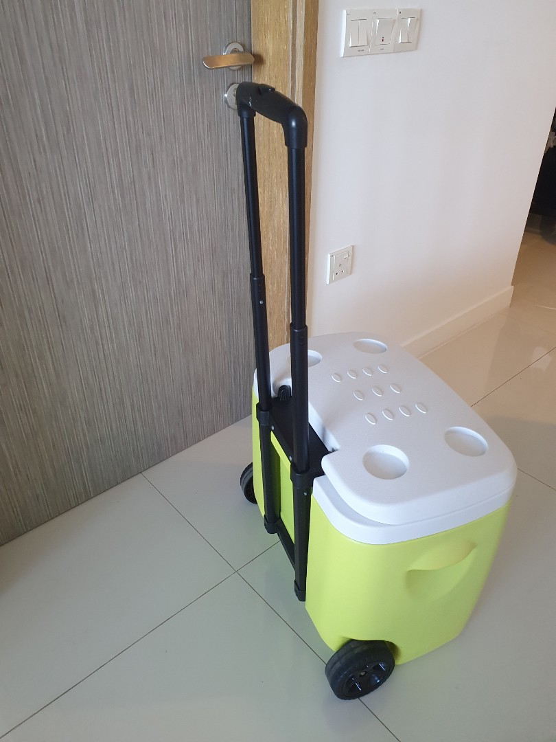 Cooler box on wheels, TV & Home Appliances, Kitchen Appliances