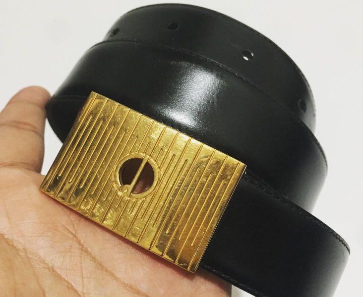 Dunhill Belt (Category: Luxury Accessories) located in San Juan City. Submitted by pepitomanaloto_777 (Listing ID 1175492997, Image 2). Description: Dunhill belt Condition: 9/10 Size: 28-34” Price: 3k Shipping fee not included..