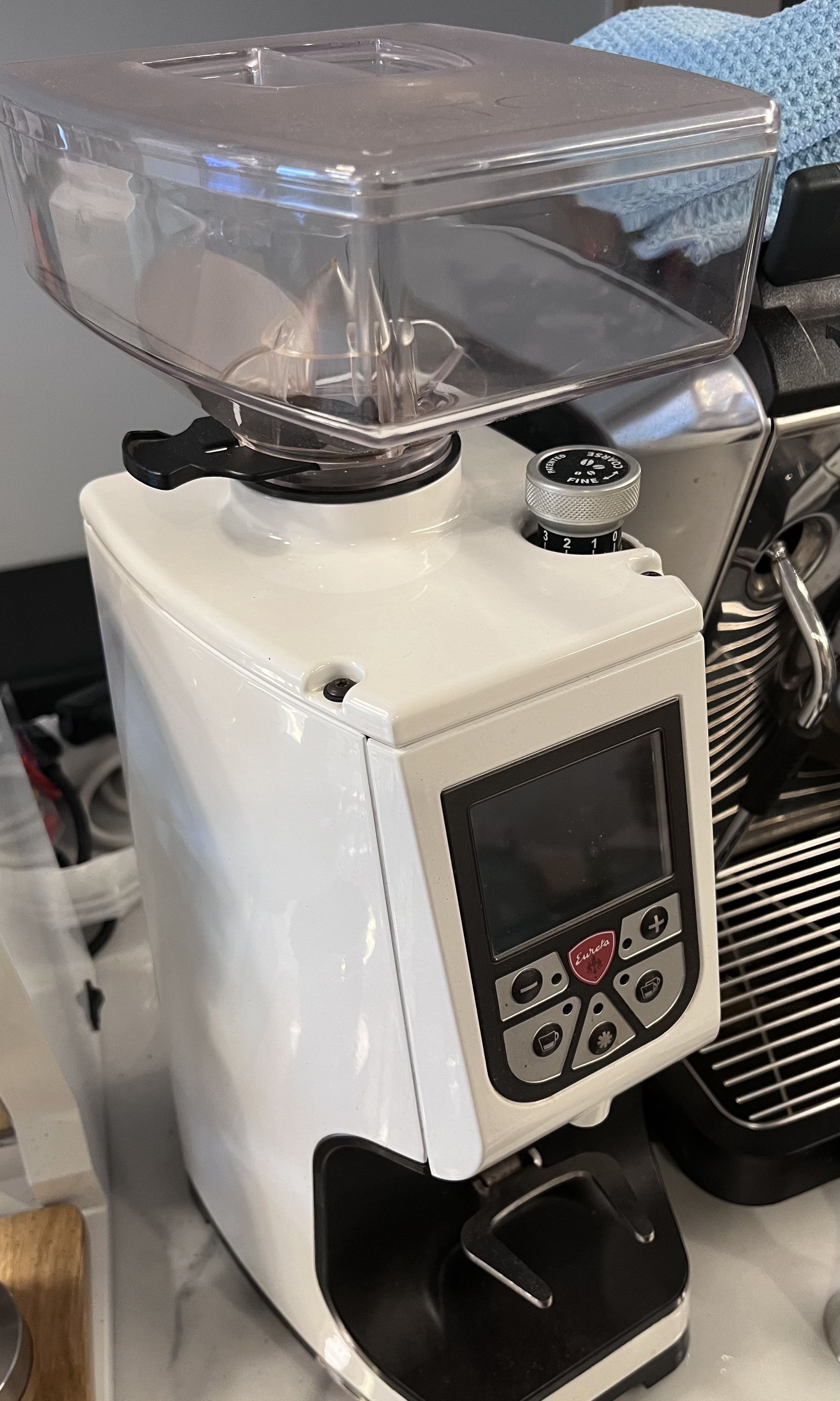 Eureka Atom 60 coffee grinder (White), 家庭電器, 廚房電器, 咖啡機及咖啡壺 Carousell