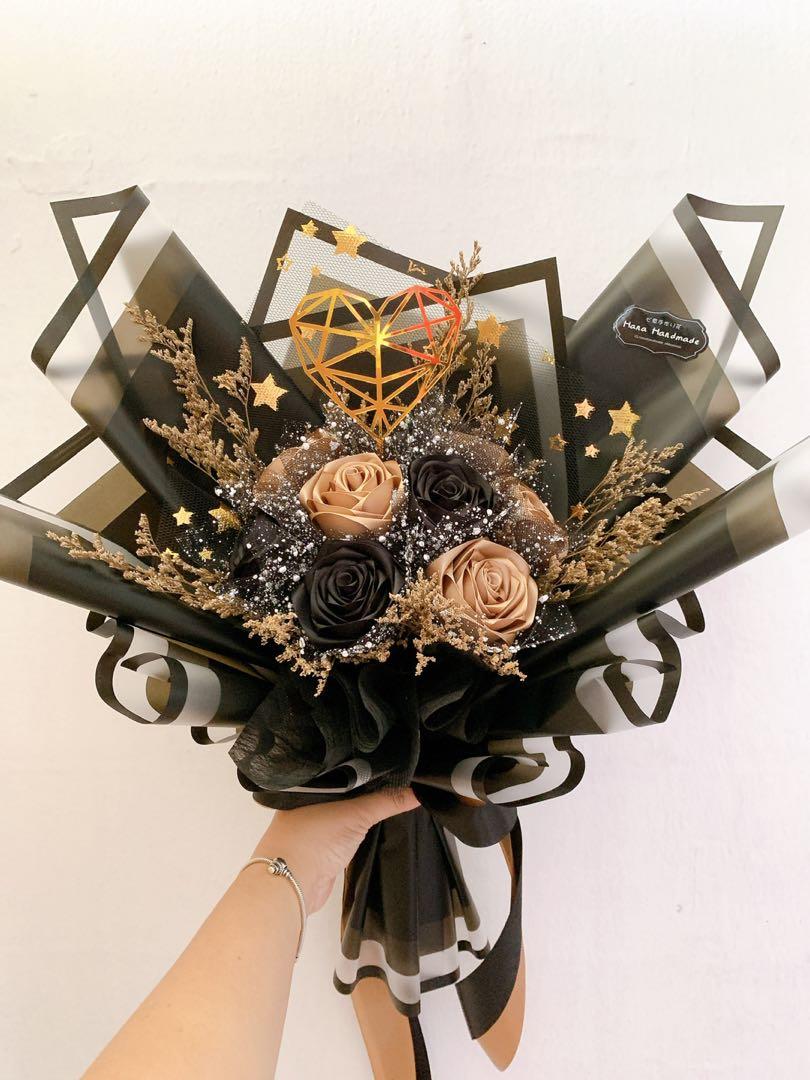 Gold store black rose