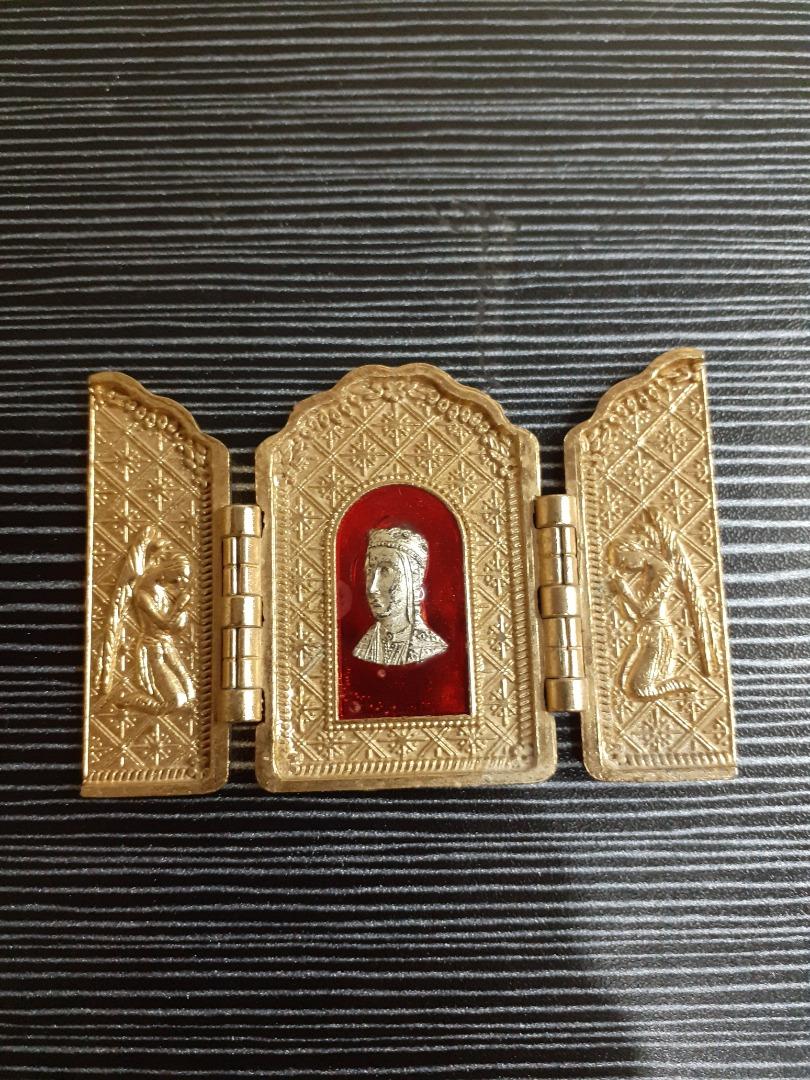 Folding Triptych Altar Madonna (Category: Religious Items) located in Paranaque City. Submitted by donjuan_thegreat (Listing ID 1175578700, Image 1). Description: Item in very good vintage condition Purchased in Spain Material: Metal Dimensions: H 5.6 cm L 8.3 cm Thickness 0.5 cm When closed: L 4.7 cm For pick-up in UPS 5 Paranaque or can ship at buyer's expense .