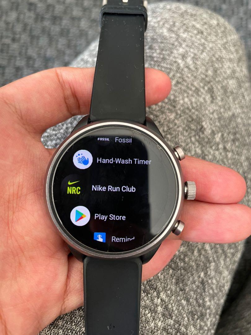 Fossil sport in store store