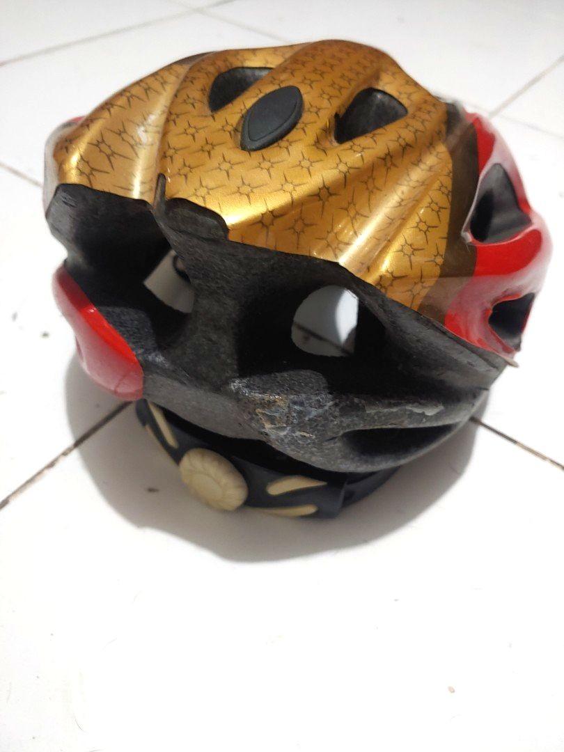Generic Bicycle Helmet (Category: Bicycles) located in Makati City. Submitted by silva21 (Listing ID 1175501999, Image 3). Description: Pm for more photos.