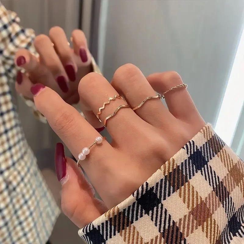 Geometric shaped rings outlet