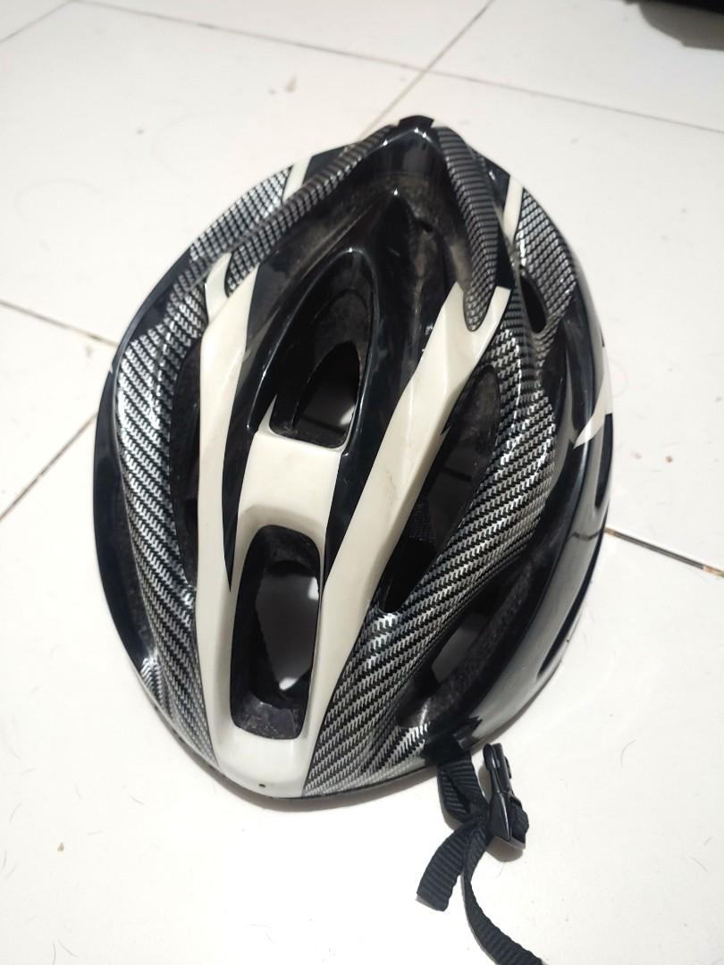 GIANT Bicycle Helmet (Category: Bicycles) located in Makati City. Submitted by silva21 (Listing ID 1175502227, Image 1). Description: PM for more photos.