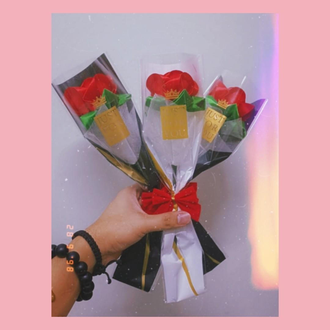 Bouquet Bajet Murah, Hobbies & Toys, Stationery & Craft, Flowers & Bouquets  on Carousell