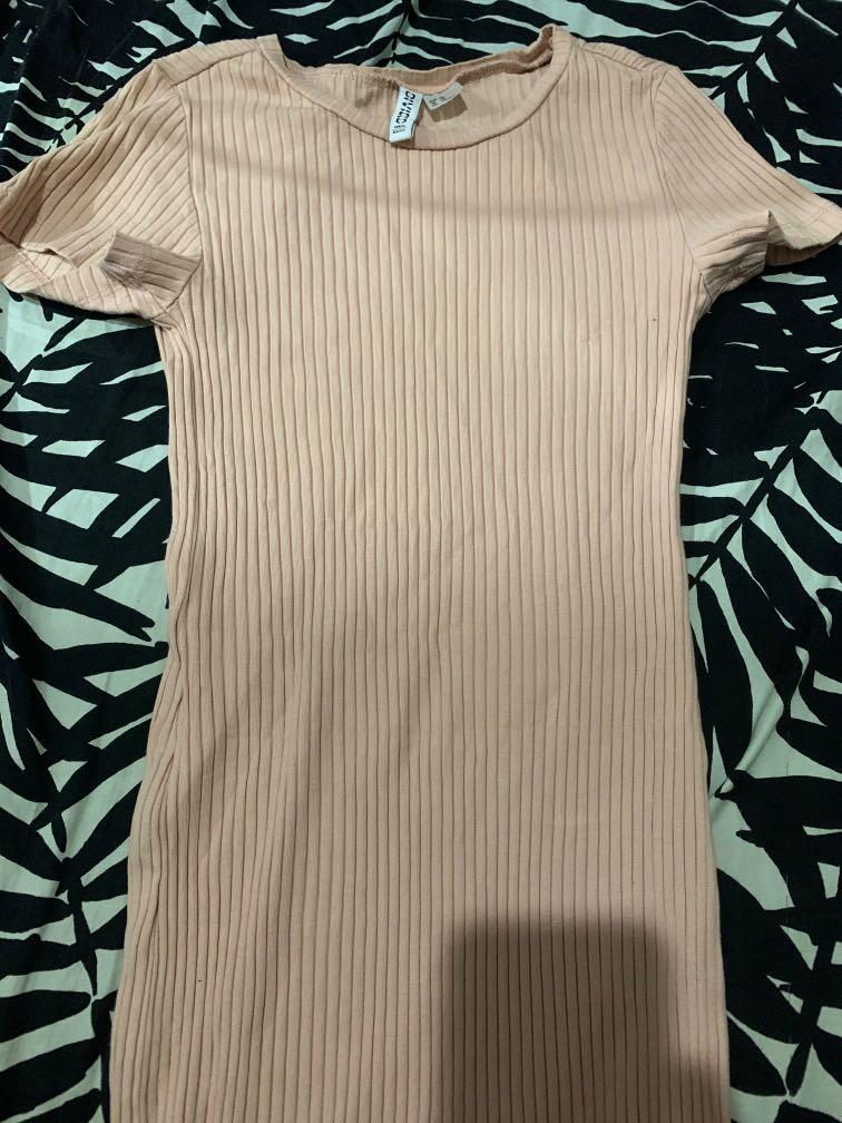 H&M Pink Ribbed Dress (Category: Dresses) located in Pasig City. Submitted by lyly8 (Listing ID 1175549984, Image 1). Description: Fits XS-S Super Stretchable Body Hugging Please no haggling last price posted! #4theplanet.