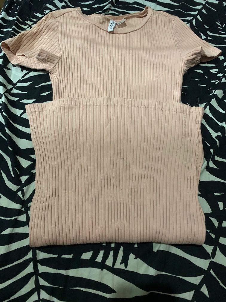 H&M Pink Ribbed Dress (Category: Dresses) located in Pasig City. Submitted by lyly8 (Listing ID 1175549984, Image 2). Description: Fits XS-S Super Stretchable Body Hugging Please no haggling last price posted! #4theplanet.