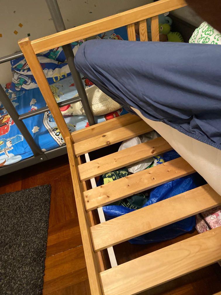 Ikea single wood bed, 傢俬＆家居, 傢俬, 床架及床褥 Carousell