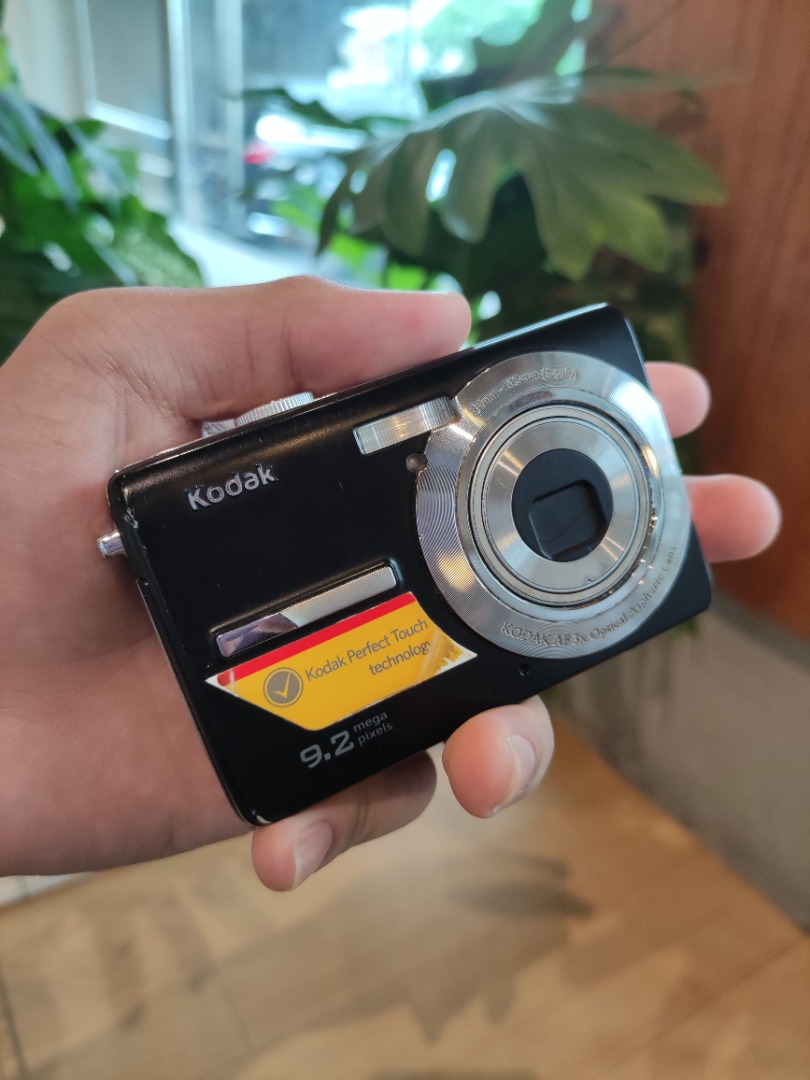 Kodak EasyShare M320 digital camera, Photography, Cameras on Carousell