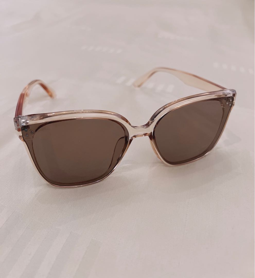Korean Sunglasses (1), Women's Fashion, Watches & Accessories