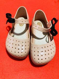 Mini Melissa Furadinha XII beige with black bow