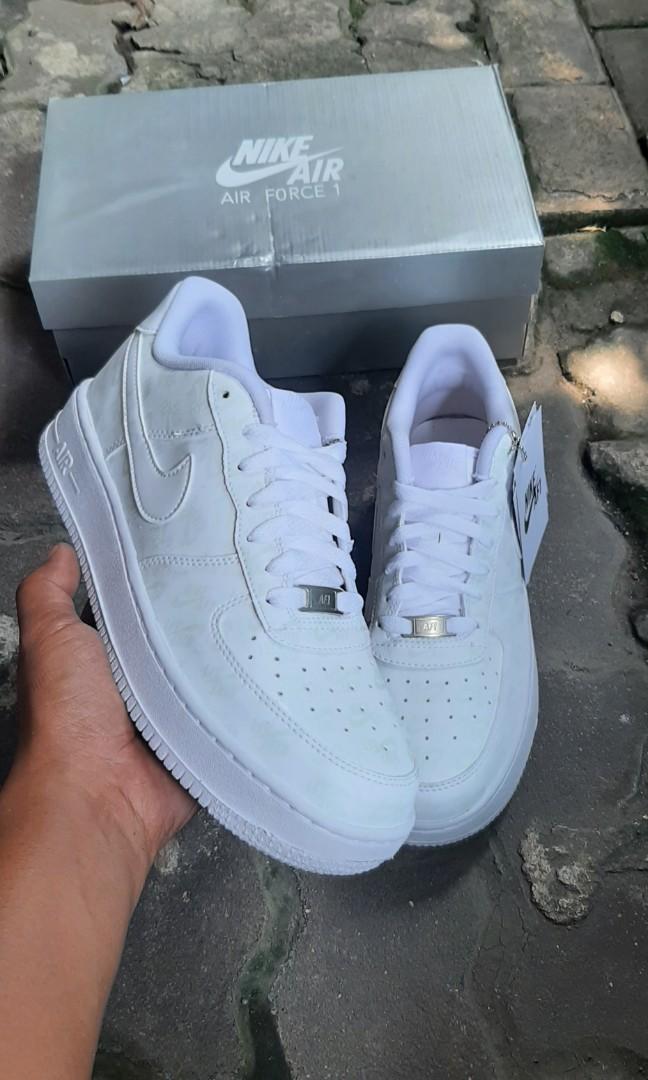 Nike white glow shop in the dark