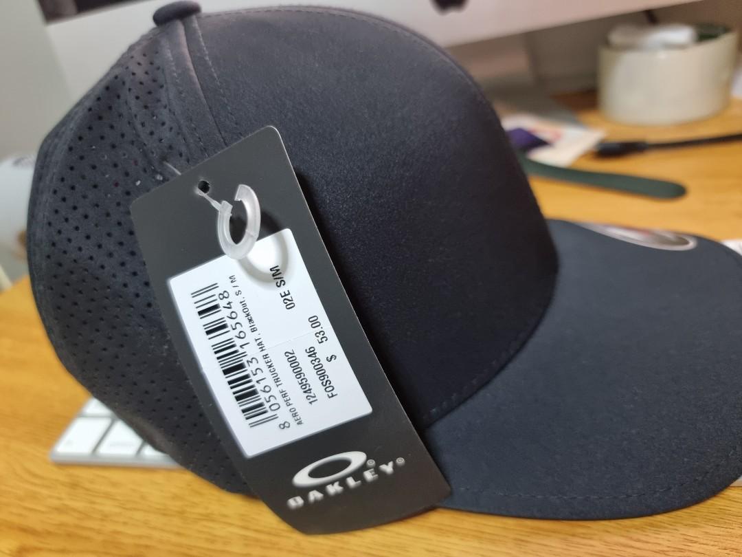 Oakley Cap, Men's Fashion, Watches & Accessories, Caps & Hats on Carousell