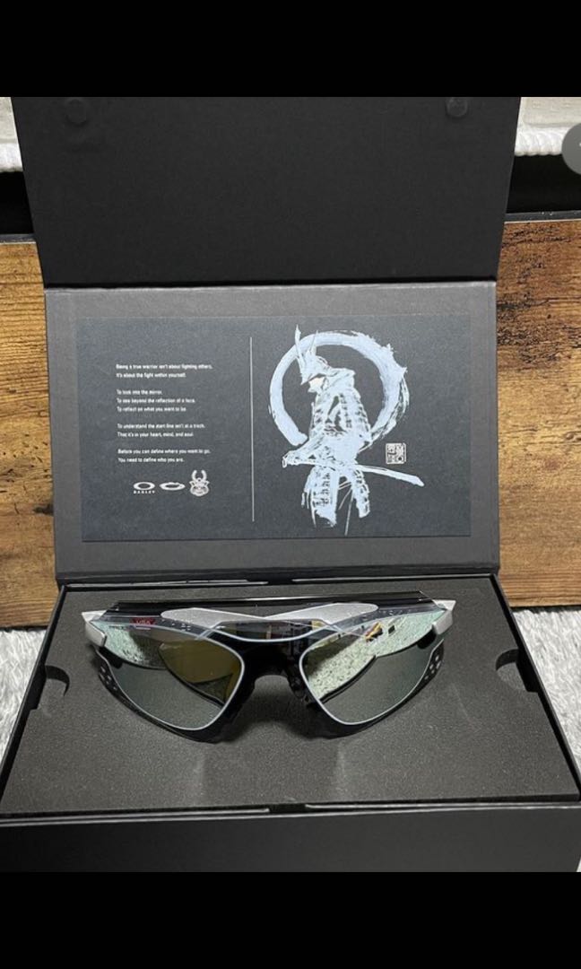 Oakley Xeus, Men's Fashion, Watches & Accessories, Sunglasses & Eyewear on  Carousell