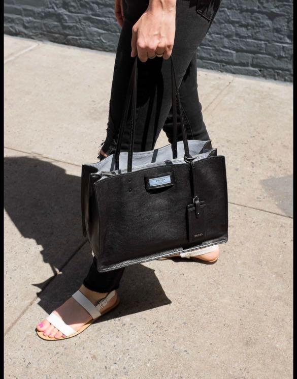Prada Etiquette Calfskin Tote Bag- Navy Color, 名牌, 手袋及銀包- Carousell