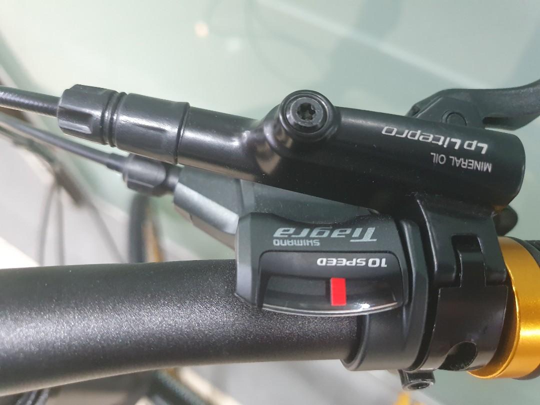 Thornton Comet. 10 Speed Shimano Tiagra. hydraulic Brakes. Hollowtech