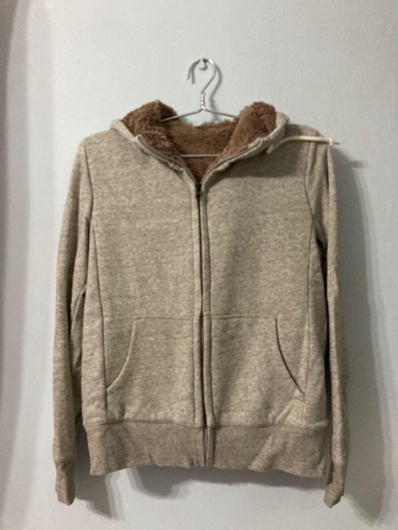 uniqlo fluffy zip up sweater/jacket 
