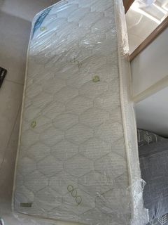 （分類：）位於 。 由 ssw.ll 提交（商品編號 1175792020，圖片 1）。簡介： 。