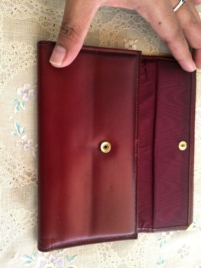 Authentic Givenchy long wallet (Category: Luxury Bags & Wallets) located in Santa Maria. Submitted by mikavillaflor4 (Listing ID 1175780993, Image 2). Description: Like new condition Long wallet Japan source .