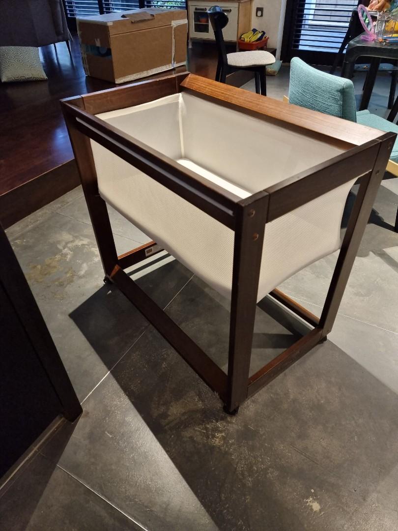 Boori waratah shop bassinet