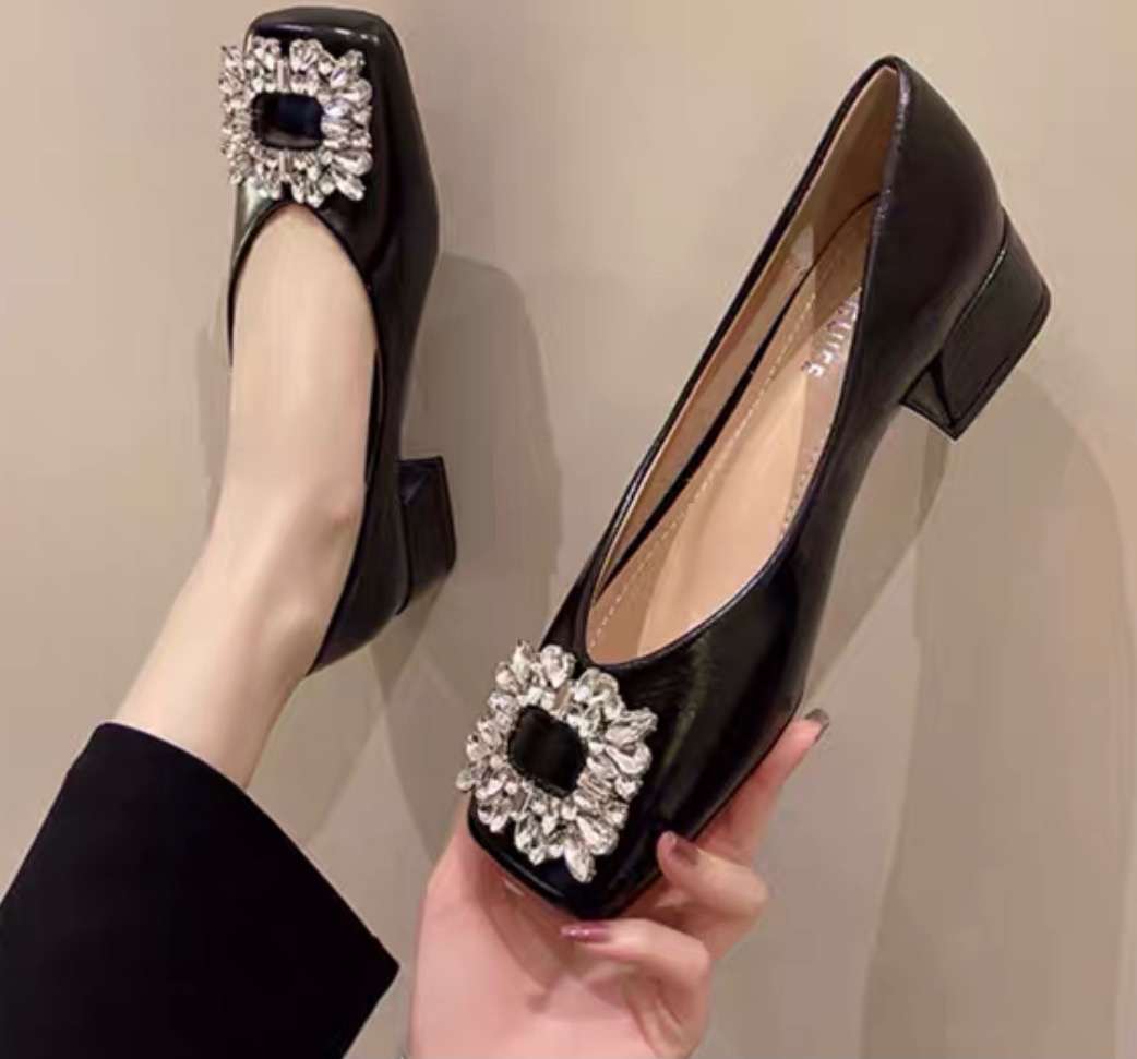 black jewel square heels ulzzang korean chinese douyin aesthetic