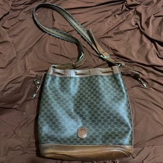 (Category: ) located in . Submitted by piamfinds (Listing ID 1175835041, Image 1). Description: .