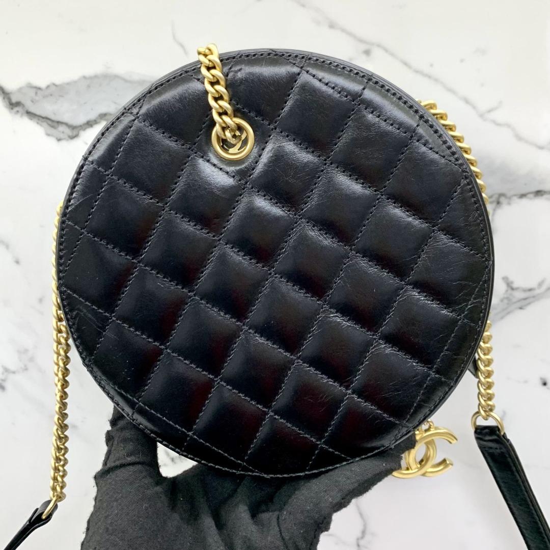 Chanel Navy Blue/White Quilted Leather Small En Vogue Round Bag
