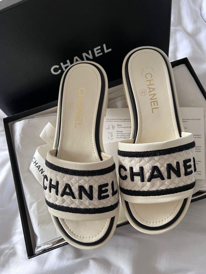 Leather sandals Chanel White size 375 EU in Leather  25276257