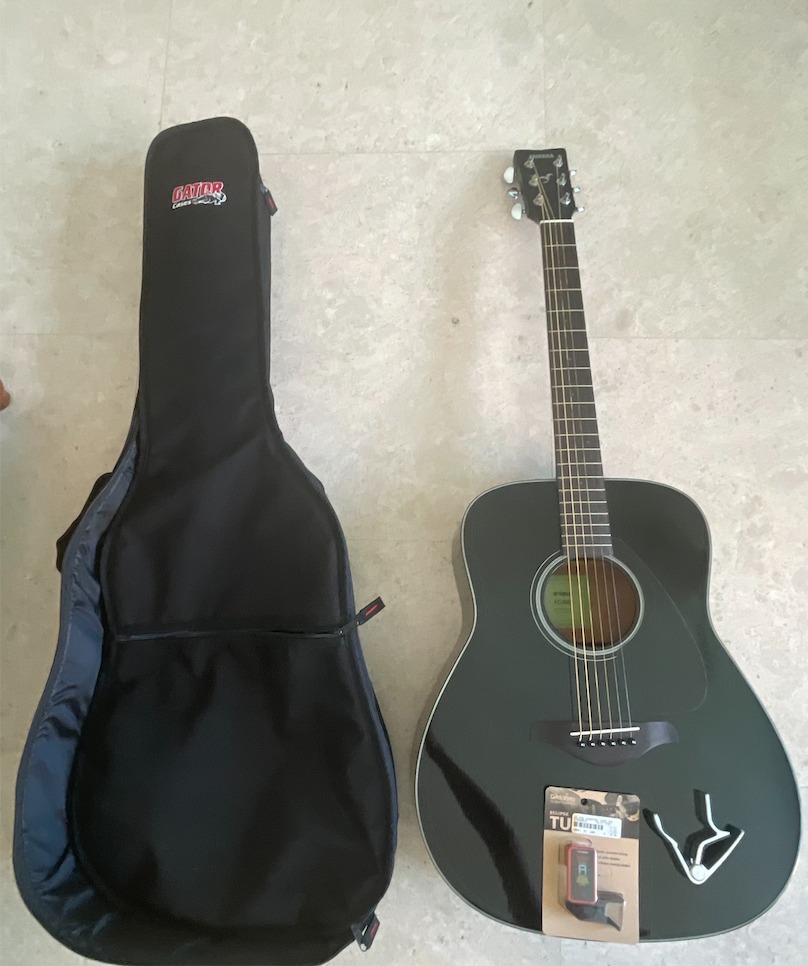 FG800 ACOUSTIC GUITAR(Yamaha)+ case, capo, and tuner., Hobbies & Toys