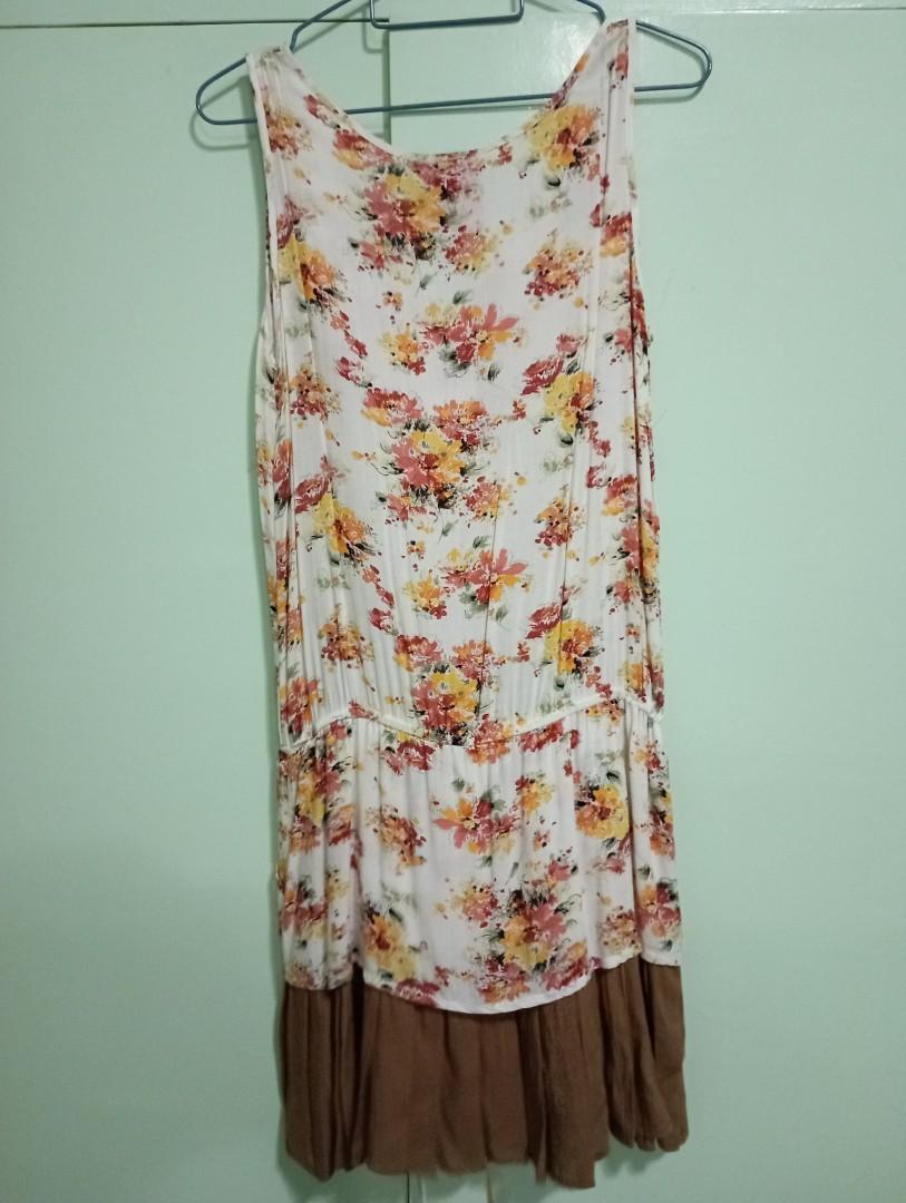Floral Dress Bayo Medium (Category: Dresses) located in Pilar. Submitted by jella11 (Listing ID 1175774098, Image 2). Description: small-semi large frame length 39 inches.