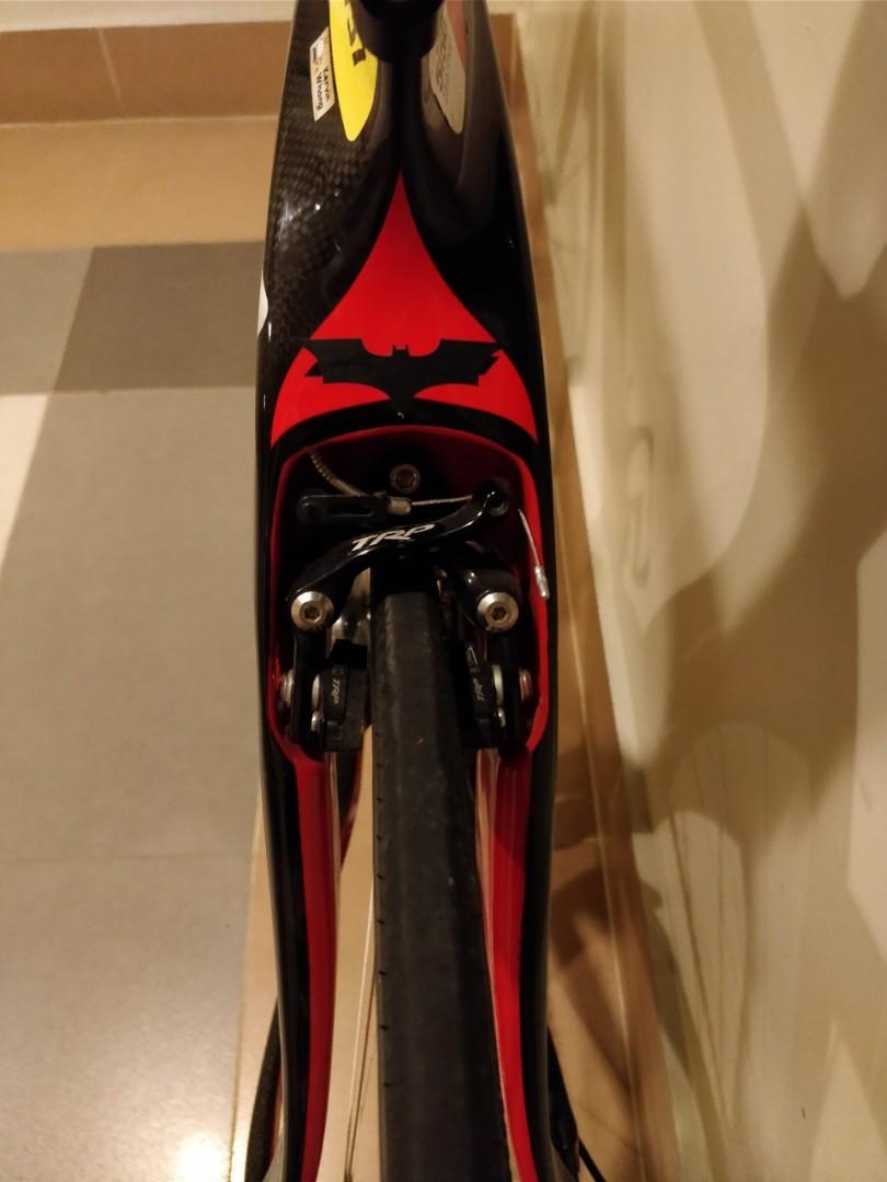 Fuji d6 tribike (Category: Bicycles) located in Pasig City. Submitted by trisporthunter (Listing ID 1175702721, Image 2). Description: Fuji D6 5'8-6'5ft ready for race day full dura ace 7900 tt Dura ace crank 7900 53/39 Complete Trp internal brakes. Profile water holder ADAMO RACE SADDLE CARBON TT BARS 11-28 CASETTE LOOK carbon bottle holder Included wheels Cole +15k stages power meter 7900 arm +15k American Classic Aero 420 with tires +35k Plane