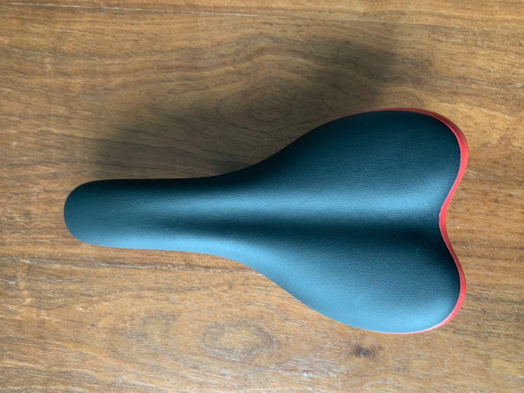 Giant Sports Bike Saddle, Sports Equipment, Bicycles & Parts, Parts
